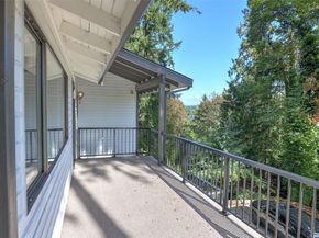 17606 NE 27th Street, Redmond WA 98052