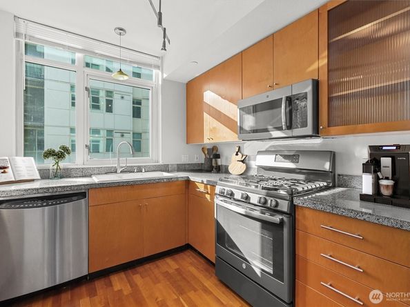 1188 106th Avenue NE 222, Bellevue WA 98004