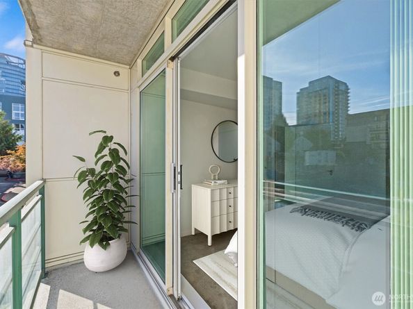 1188 106th Avenue NE 222, Bellevue WA 98004