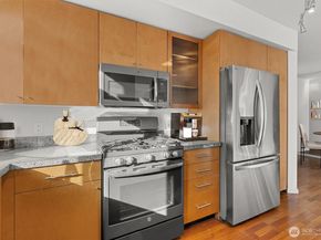 1188 106th Avenue NE 222, Bellevue WA 98004