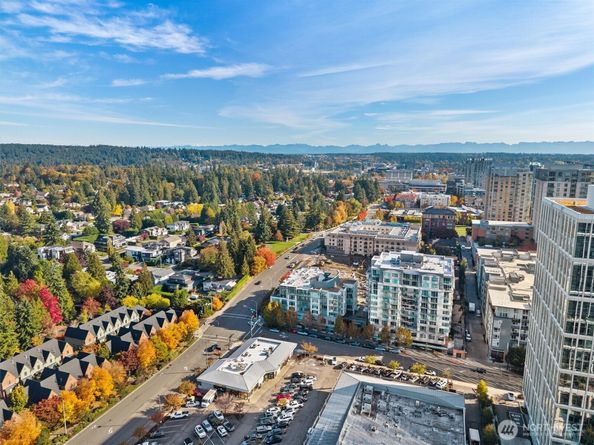 1188 106th Avenue NE 222, Bellevue WA 98004