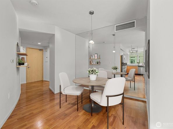 1188 106th Avenue NE 222, Bellevue WA 98004