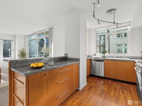 1188 106th Avenue NE 222, Bellevue WA 98004