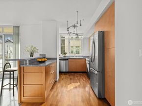 1188 106th Avenue NE 222, Bellevue WA 98004