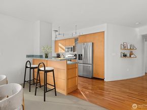 1188 106th Avenue NE 222, Bellevue WA 98004