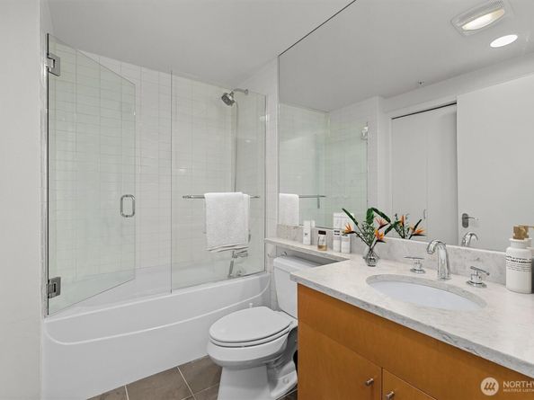 1188 106th Avenue NE 222, Bellevue WA 98004