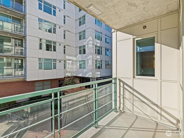 1188 106th Avenue NE 222, Bellevue WA 98004