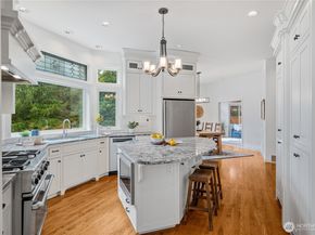 6405 NE 129th Place, Kirkland WA 98034