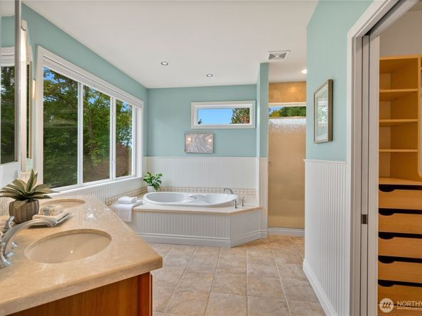 6405 NE 129th Place, Kirkland WA 98034
