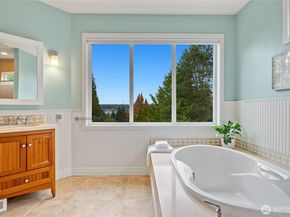 6405 NE 129th Place, Kirkland WA 98034