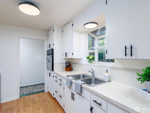 1910 220th Avenue SE, Sammamish WA 98075