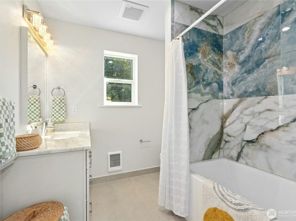 8510 Shadow Wood Drive B, Everett WA 98208