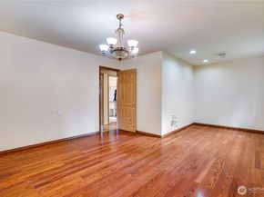 935 SW 319th Pl, Federal Way WA 98023