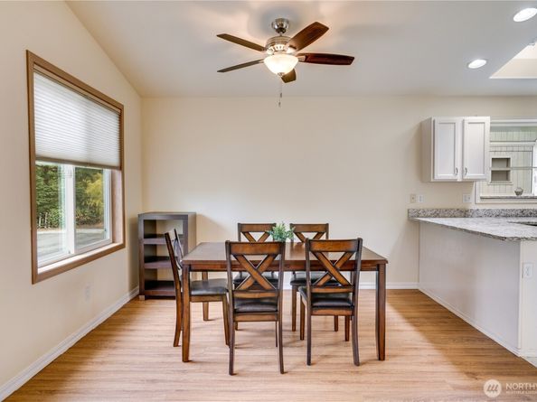 935 SW 319th Pl, Federal Way WA 98023