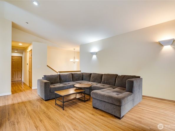 935 SW 319th Pl, Federal Way WA 98023