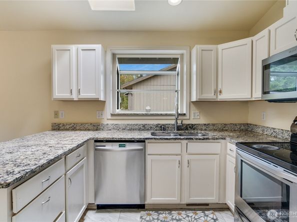 935 SW 319th Pl, Federal Way WA 98023