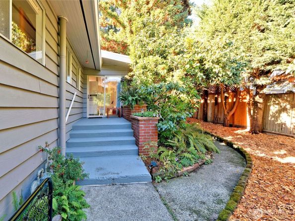 6042 NE 200th Street, Kenmore WA 98028
