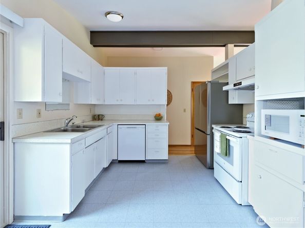 6042 NE 200th Street, Kenmore WA 98028