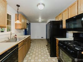 7600 Sandy Way NE, Poulsbo WA 98370