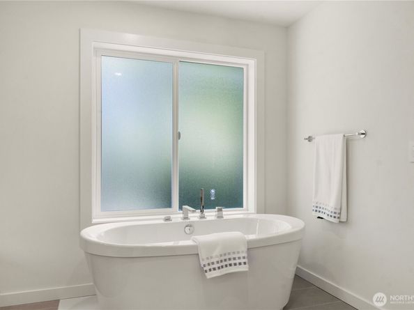 19512 116 Place SE, Kent WA 98031