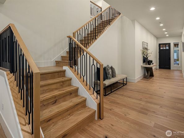 16238 SE 10th Street, Bellevue WA 98008