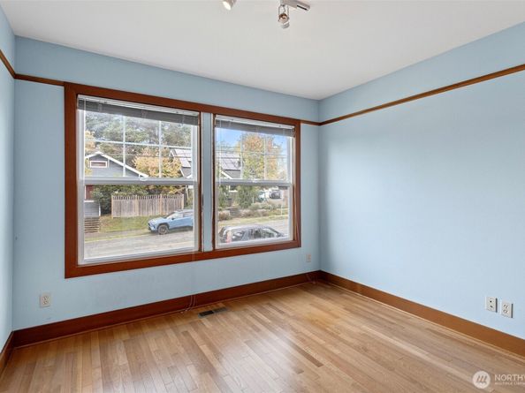 7400 32nd Ave NW, Seattle WA 98117