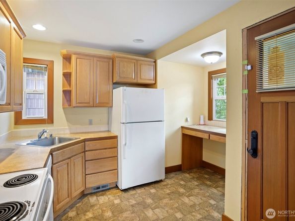 7400 32nd Ave NW, Seattle WA 98117