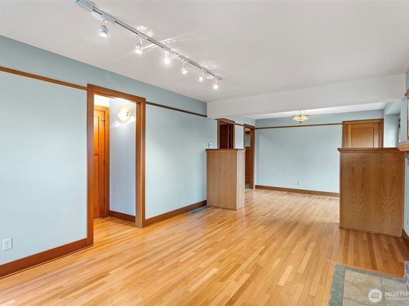 7400 32nd Ave NW, Seattle WA 98117