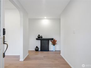 14260 110th Avenue NE, Kirkland WA 98034