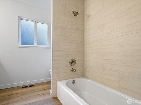 14260 110th Avenue NE, Kirkland WA 98034