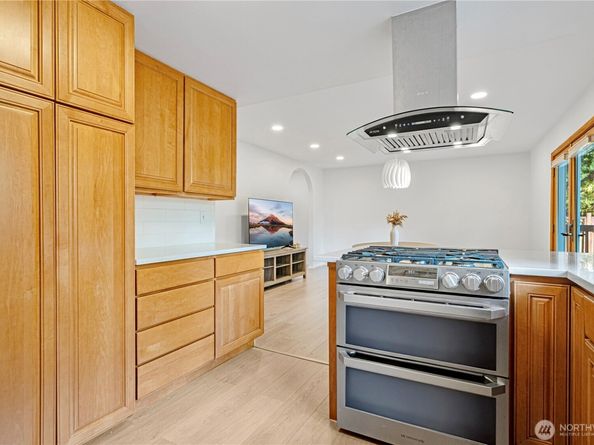 14260 110th Avenue NE, Kirkland WA 98034