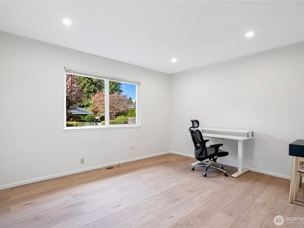 14260 110th Avenue NE, Kirkland WA 98034