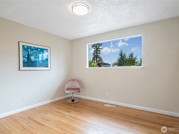 16515 N Linden Ave N, Shoreline WA 98133