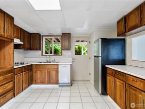16515 N Linden Ave N, Shoreline WA 98133