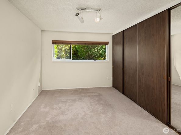 2501 Canterbury Ln E 106, Seattle WA 98112