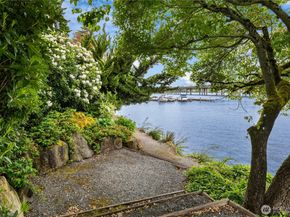 2501 Canterbury Ln E 106, Seattle WA 98112