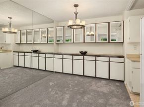 2501 Canterbury Ln E 106, Seattle WA 98112