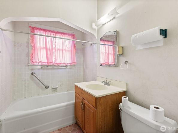 150 24th Avenue, Seattle WA 98122