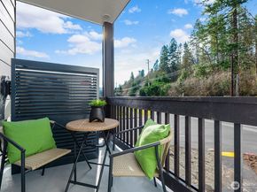 706 Newport Way NW, Issaquah WA 98027