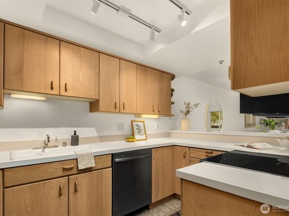 9320 NE Juanita Drive 1B, Kirkland WA 98034
