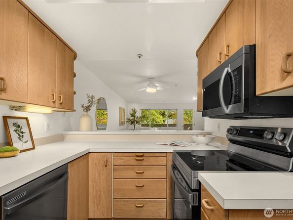 9320 NE Juanita Drive 1B, Kirkland WA 98034