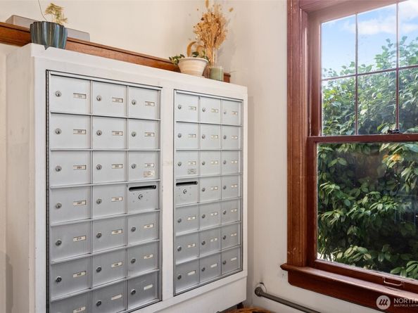 220 W Olympic Place 104, Seattle WA 98119