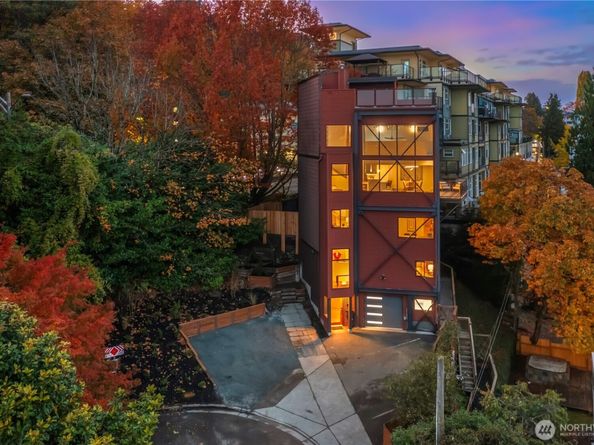 656 Howe Street, Seattle WA 98109