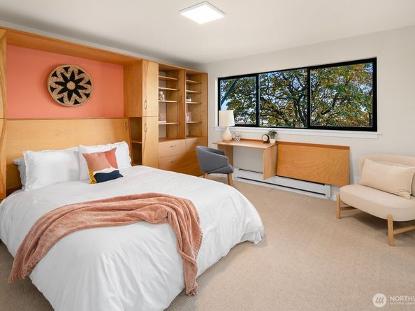 656 Howe Street, Seattle WA 98109