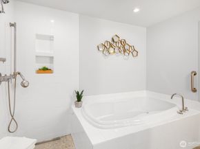 656 Howe Street, Seattle WA 98109