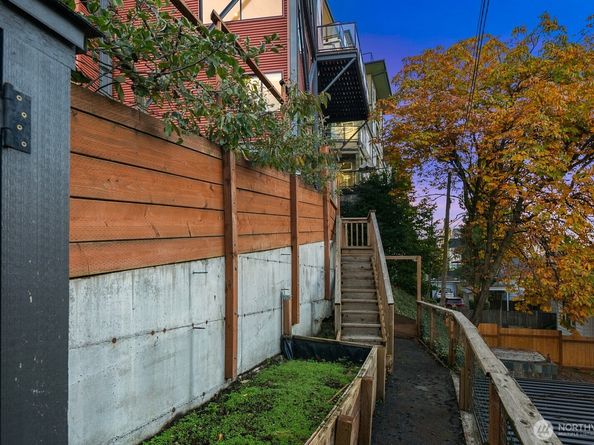 656 Howe Street, Seattle WA 98109