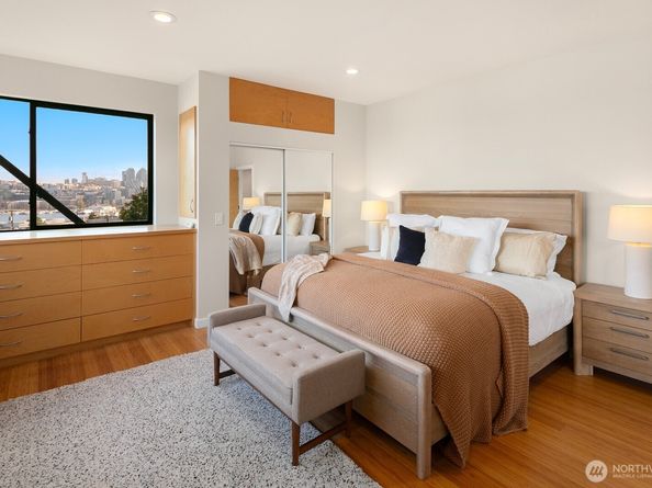 656 Howe Street, Seattle WA 98109