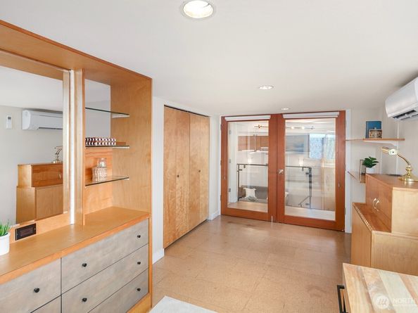 656 Howe Street, Seattle WA 98109