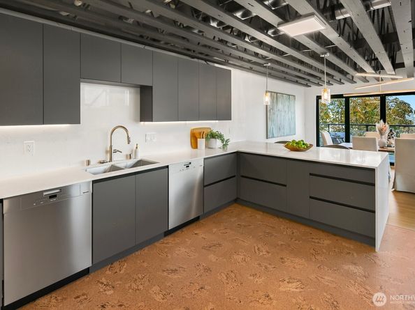 656 Howe Street, Seattle WA 98109