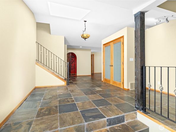 19812 163rd Avenue NE, Woodinville WA 98072